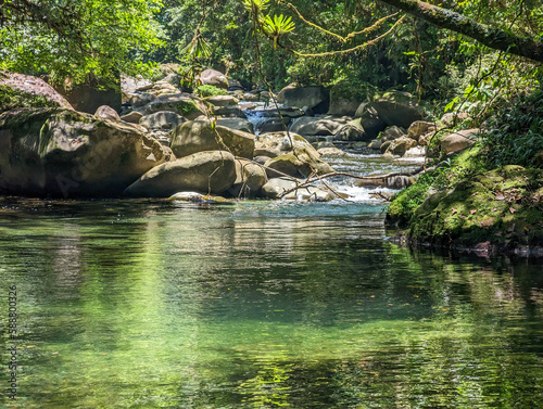 Rio en la montaña comarca 