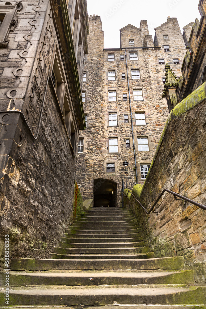 Staircase that is encountered while walking through the ancient alleys of the city of Edinburgh