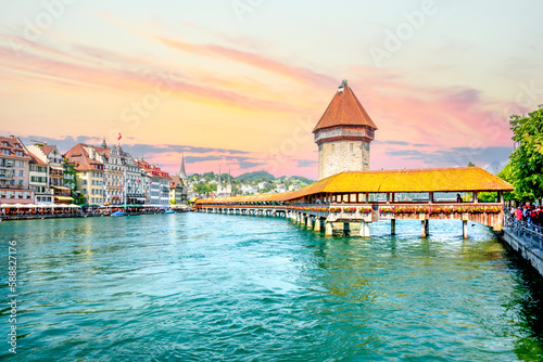 Kapellbrücke, Altstadt, Luzern, Schweiz 