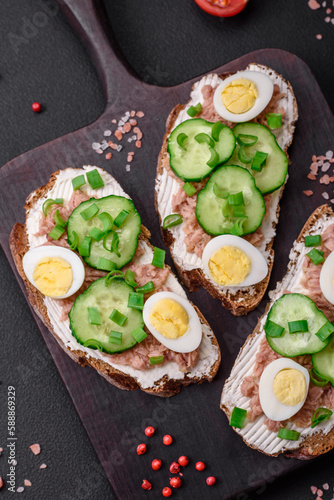 Delicious sandwiches consisting of grilled toast, canned tuna, cream cheese