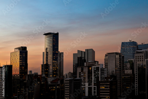 Vista do pôr do sol com os Edifício dos  bairros da Vila Olimpia e Itaim Bibi, São Paulo, Brasil photo