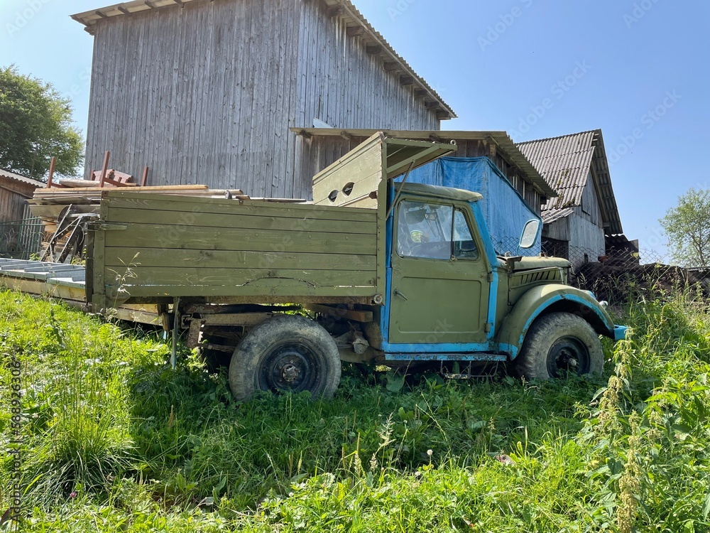Obraz premium truck in a field