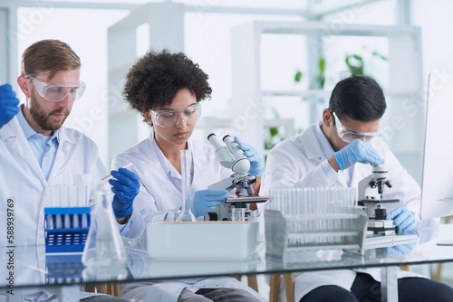 Fotografie Team of Medical Research Scientists Working on Generation Experimental Drug