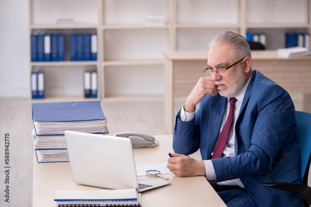 Old male employee and too much work at workplace
