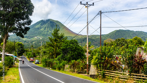 Fototapeta Naklejka Na Ścianę i Meble -  The beautiful lokon mountain in Tomohon city