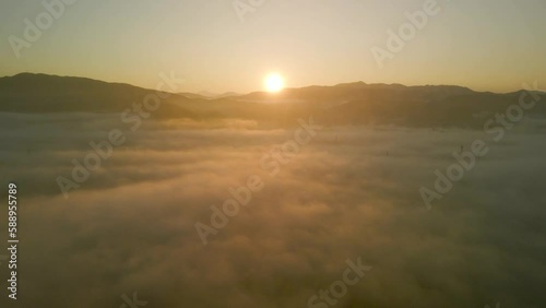 濃霧 霧 朝 冷え込んだ 雲海 雲 タイムラプス 夕日 元旦 早朝 幻想的 絶景 日の出 初日の出 春