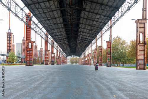 Italia. Torino. Parco Dora ex fabbrica industriale riconvertita a lugo di ritrovo e cultura. Città postindustriale. photo
