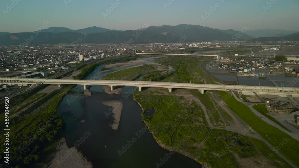 春の福井市 九頭竜川からの景色 北陸新幹線 高架 ドローン 空撮 4K