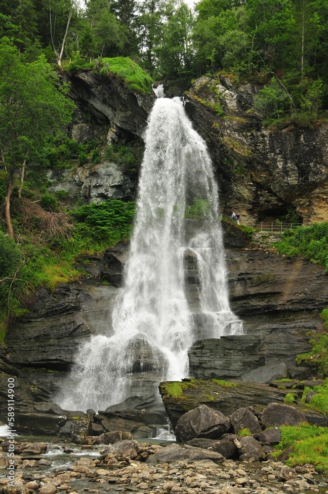 Obraz premium Vertical shot of Steinsdalsfossen, a waterfall in the village of Steine, Kvam, Vestland, Norway.