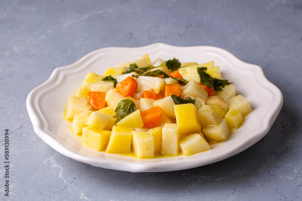 Turkish olive oil foods; celery (Turkish name; Zeytinyagli kereviz) Turkish olive oil foods; celery (Turkish name; Zeytinyagli kereviz)