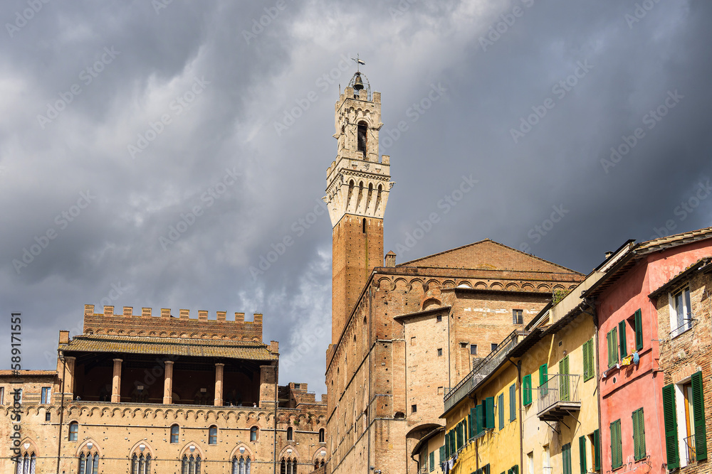 Blick auf historische Gebäude in Siena, Italien