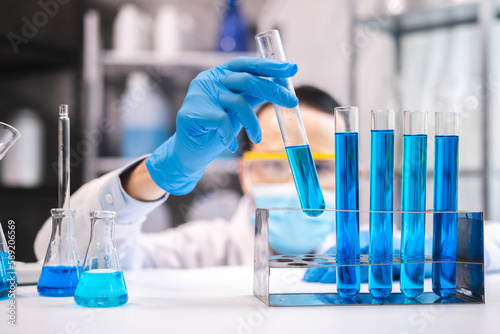 Health care researchers wor...