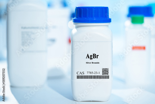 Foto AgBr silver bromide CAS 7785-23-1 chemical substance in white plastic laboratory