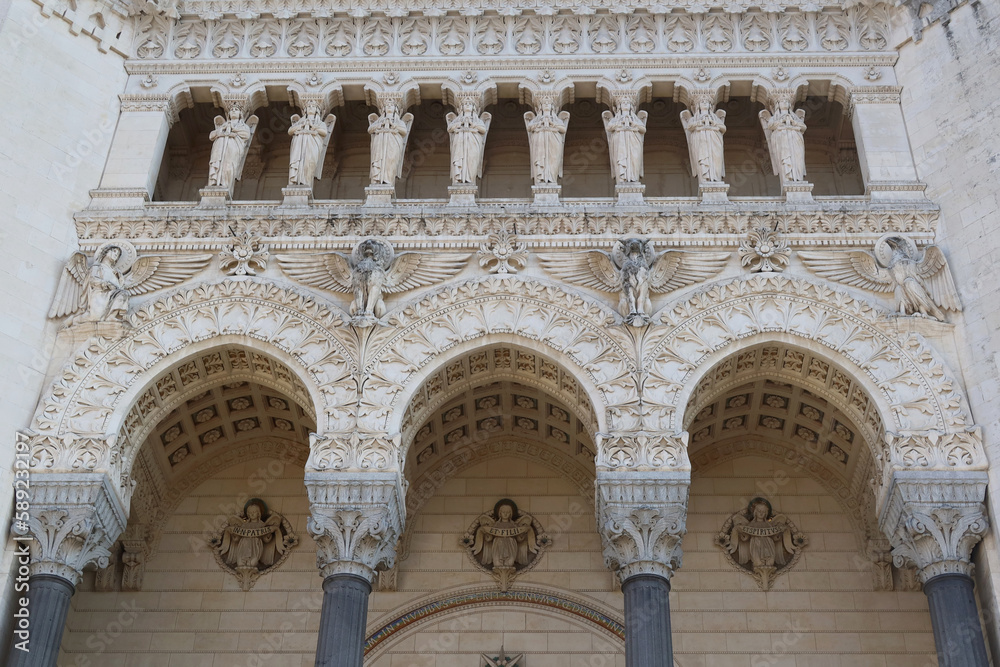 Fronton de la Basilique Notre-Dame de Fourvière - Lyon