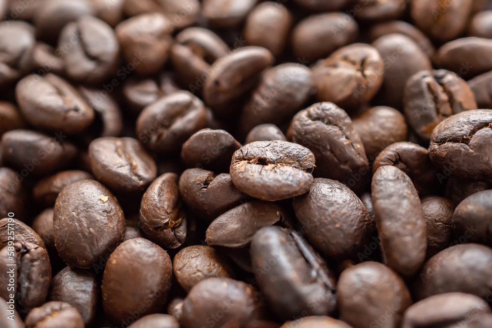 Naklejka premium Fresh roasted brown coffee beans background
