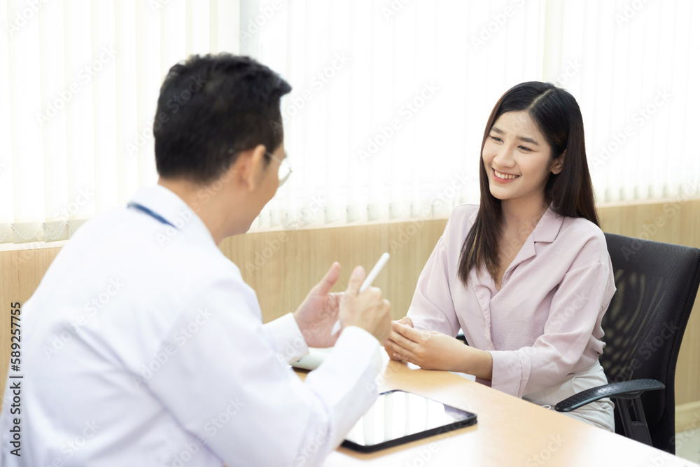 Doctor Suggests Healthcare Solution to the Patient in His Office Doctor Suggests Healthcare Solution to the Patient in His Office