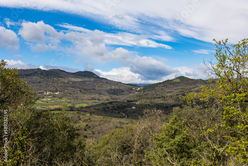 Massifs montagneux près de Lodève depuis le plateau du Cayroux © Ldgfr Photos