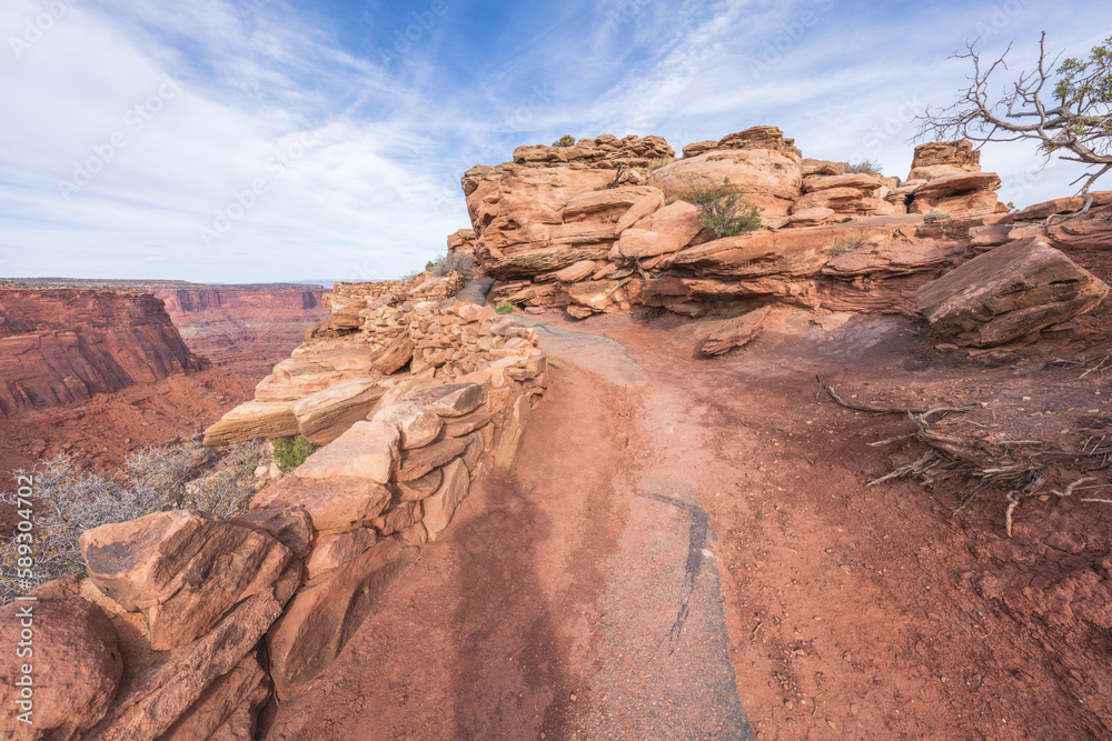 hiking the dead horse trail in dead horse point state park in utah, usa