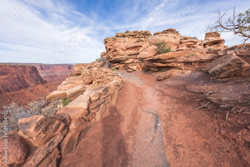 hiking the dead horse trail in dead horse point state park in utah, usa