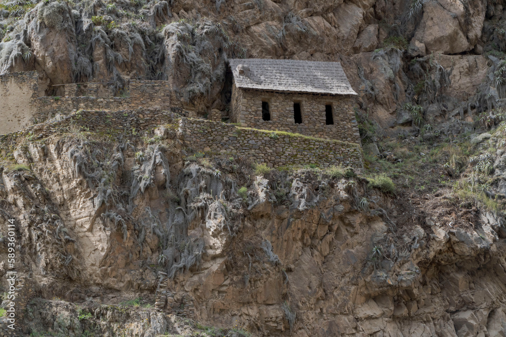 casa en la montaña, sitio arqueologico de ollantaytambo