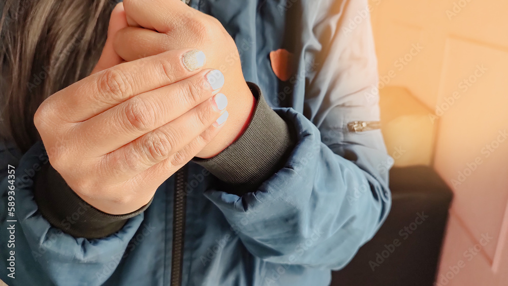 Hand pain: Woman touching her hand