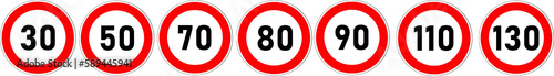 Groupe de panneaux routiers français: Limitation de vitesse	 photo