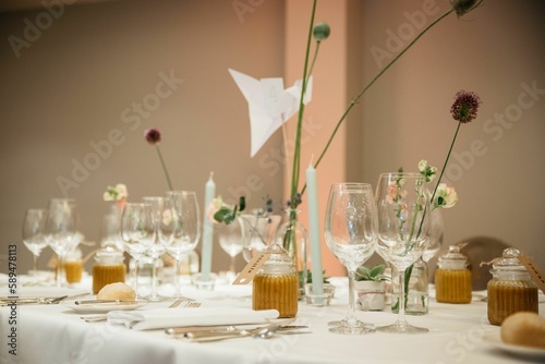 Closeup of the wedding decorations on the table, blurred background © Kristina Kirsten/Wirestock Creators