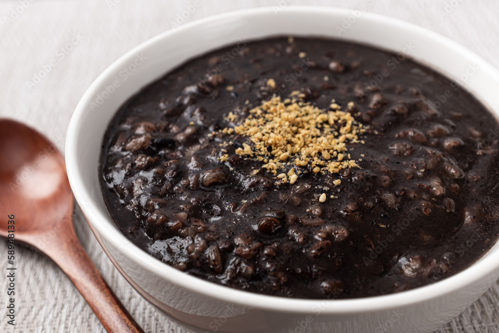 Savory and plain five-grain black sesame congee Savory and plain five-grain black sesame congee