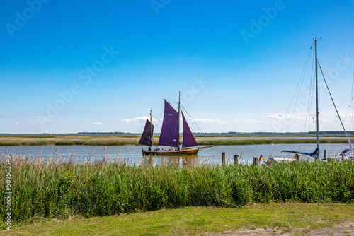 Zeesboot auf dem Zingster Strom. photo