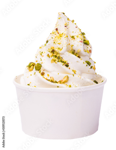 Frozen Yoghurt mit Pistazien in einem Pappbecher	 photo