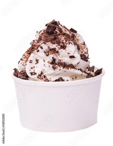 Frozen Yoghurt mit Schokolade in einem Pappbecher	