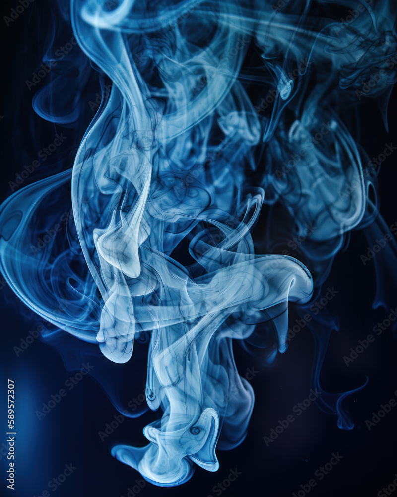 Fumée, fumerole bleuté sur fond noir