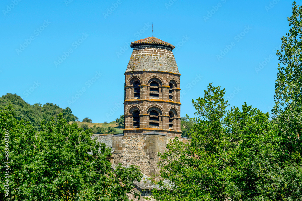 Clocher octogonal de l’église de Lavaudieu. Département de la Haute Loire. Auvergne Rhône Alpes. France