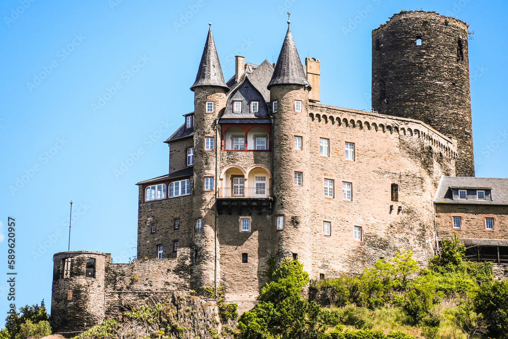 Burg Katz auf einem steilen Berg bei Sankt Goarshausen am Rhein