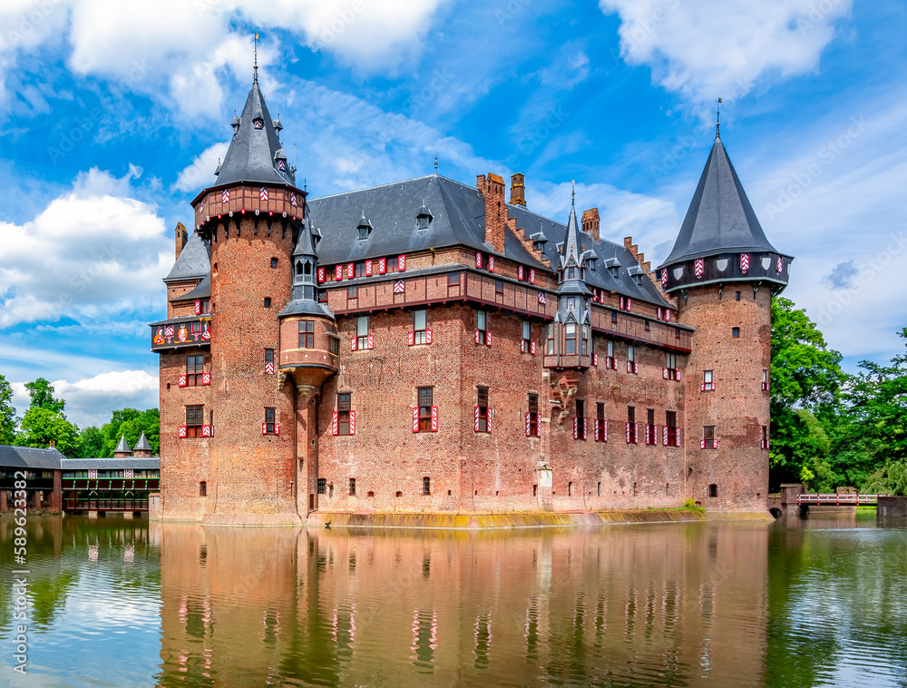Fototapeta premium De Haar castle near Utrecht, Netherlands