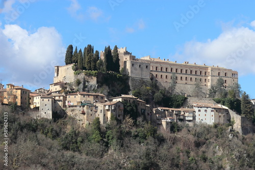 Lago del Salto, Colle e Castel di Tora in centro Italia