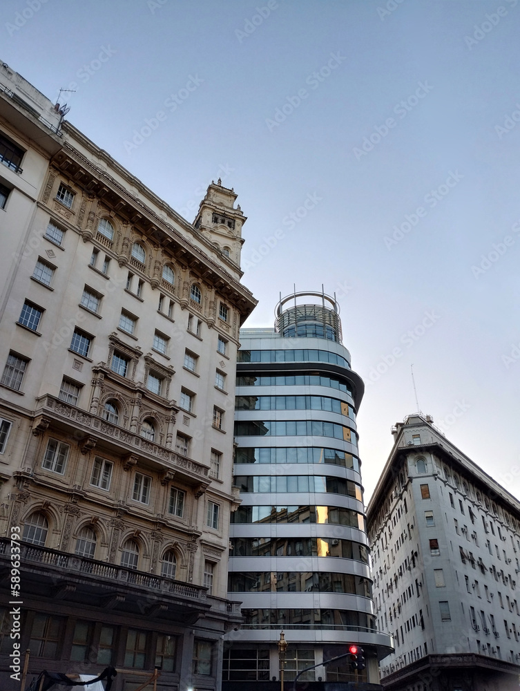Obraz premium sunrise in the north diagonal of the city of buenos aires