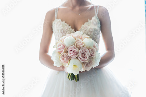 Sposa con bouquet photo