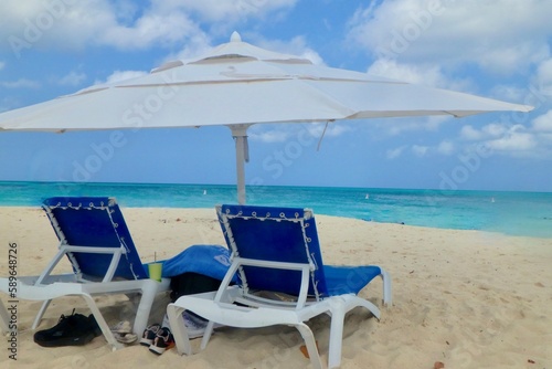 Fototapeta Naklejka Na Ścianę i Meble -  lounge chairs on Eagle  beach, Aruba