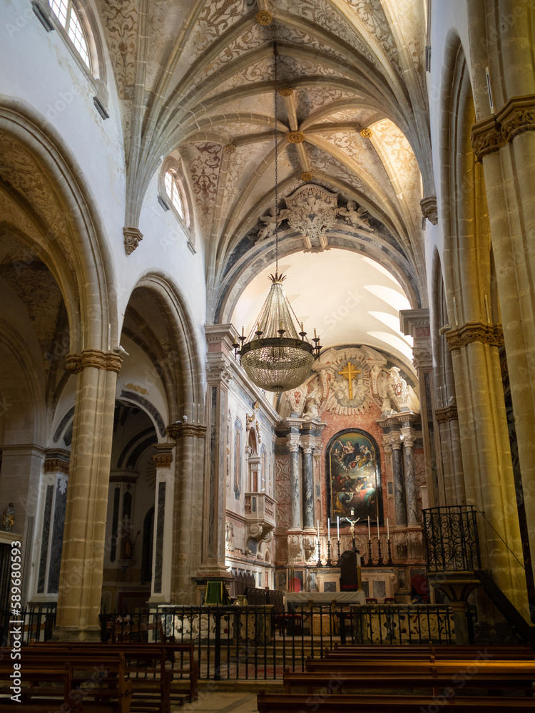 Main nave and high altar of Igreja de Nossa Senhora da Assunção, Elvas