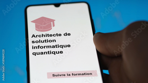 A student enrolls in courses to study, to learn a new skill and pass certification. Text in French: Quantum computing solution architect ; Enroll. photo