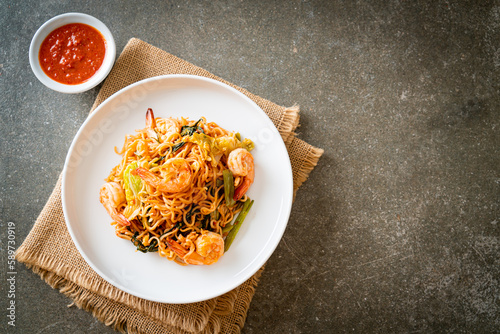 Stir-fried instant noodles sukiyaki with shrimps