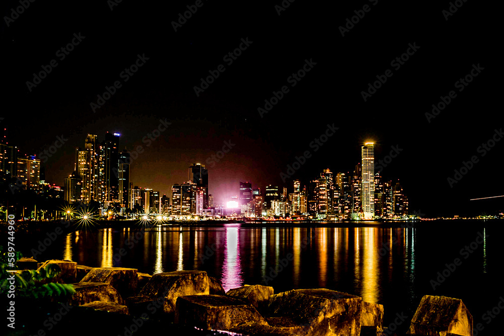 Ciudad de Panamá
Paitilla/Punta Pacífica
Hora 7:45 pm