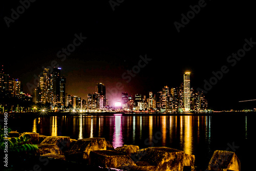 Obraz na płótnie Ciudad de Panamá
Paitilla/Punta Pacífica
Hora 7:45 pm w salonie