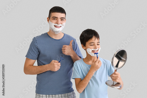 Father and his little son w...