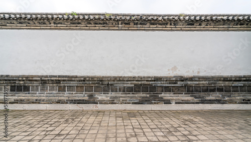 Chinese -style courtyard wall gray tile white wall © 昊 周
