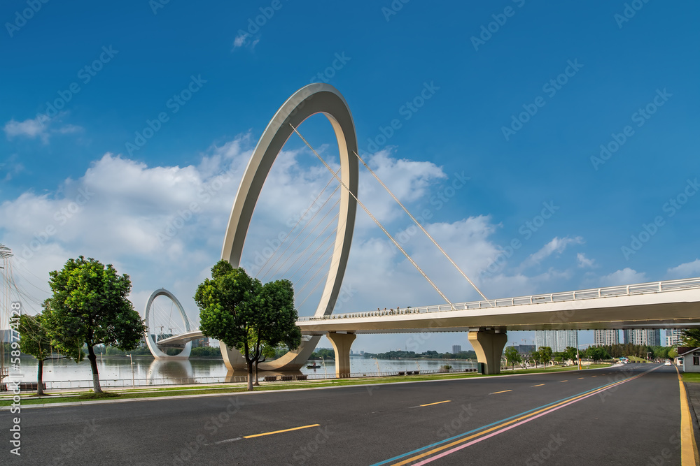 Fototapeta premium Nanjing Eye Step Bridge Financial Center Street View