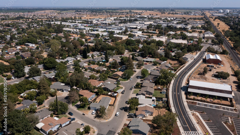Afternoon aerial view of a suburban neighborhood of Elk Grove, California, USA. - obrazy, fototapety, plakaty 