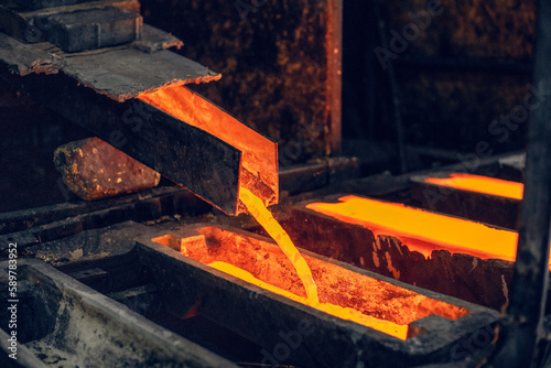 Obraz na plátně red-hot brass melt pours into the mold in a foundry