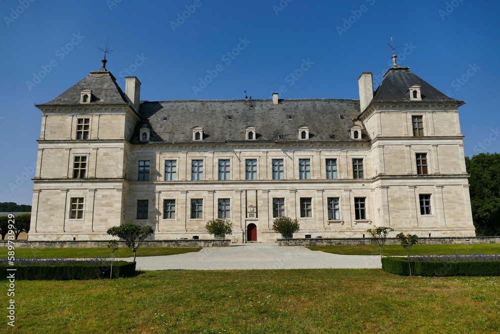 La façade sud du château d’Ancy le Franc